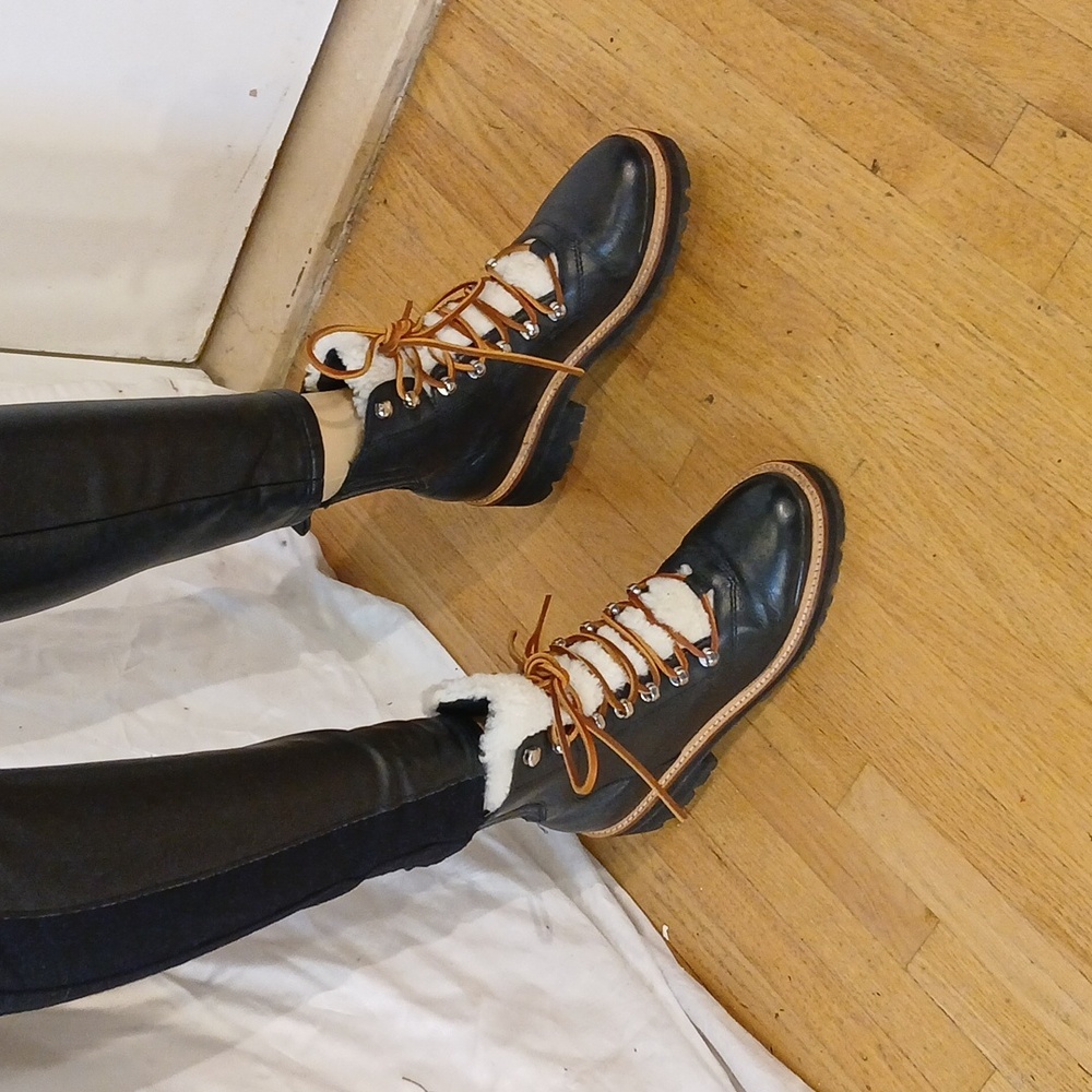 Stunning Marc Fisher Black Leather And 100% Shearling Booties - Picture 14 of 16